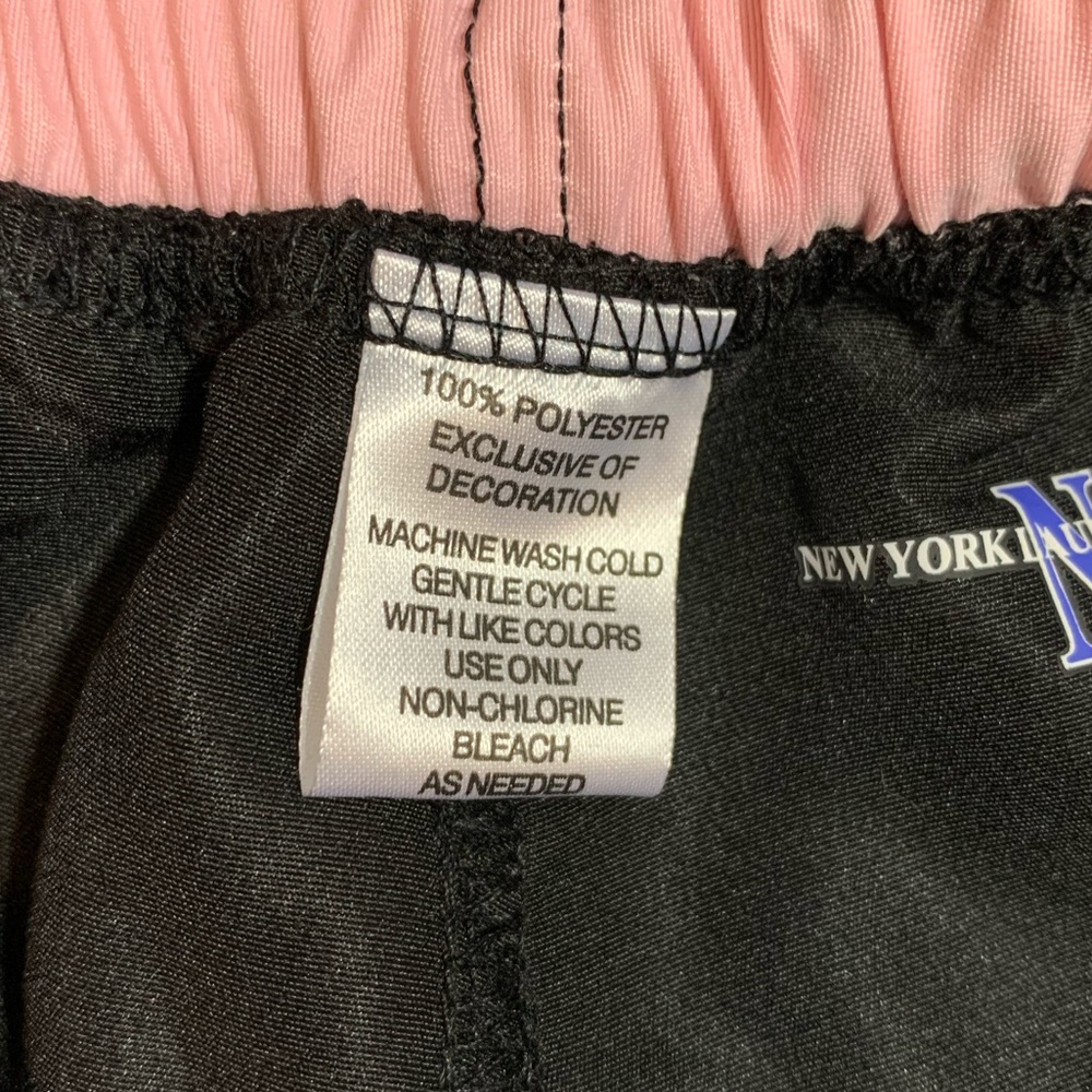 NWT.  N.Y.L. Capri Pants - Picture 4 of 6